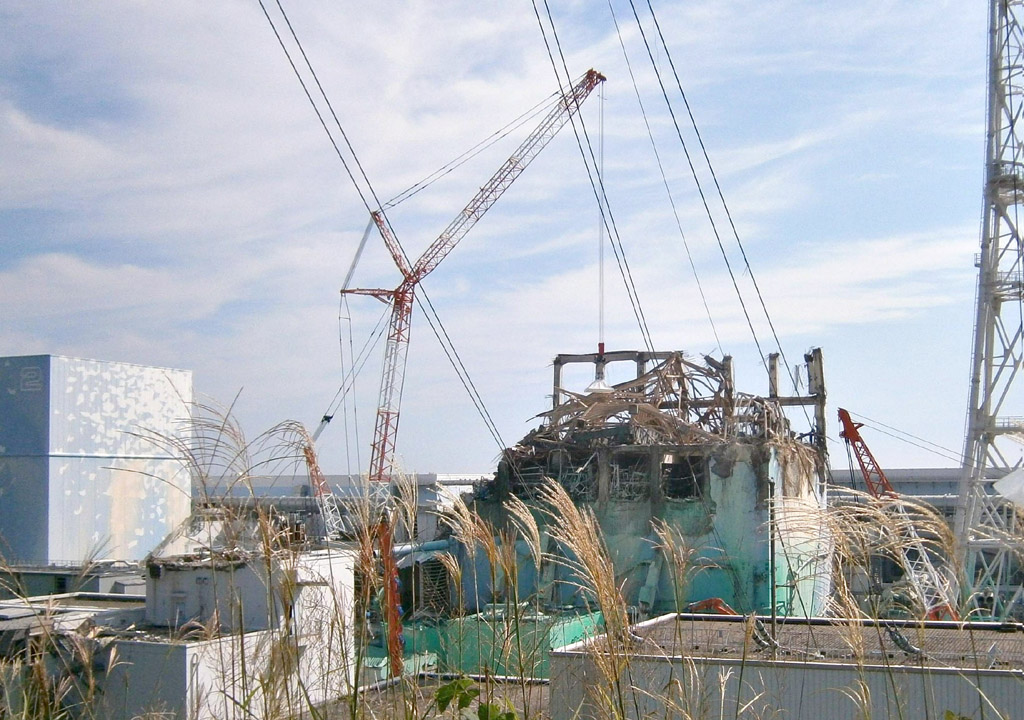 http://yoshi-tex.com/Fuku1/FukushimaDaiichiDustSamplingEquipment1W.jpg