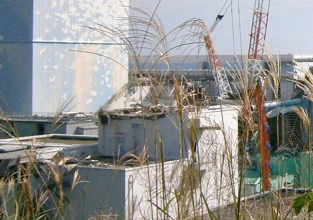 http://yoshi-tex.com/Fuku1/FukushimaDaiichiDustSamplingEquipment1M.jpg